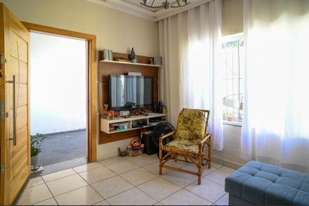 Casa à venda com 175m², 3 quartos e 2 vagas Casa à venda com 175m², 3 quartos e 2 vagasSala