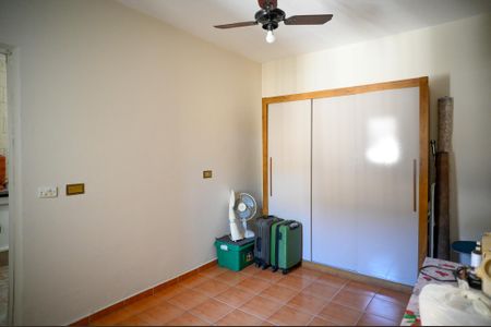 Casa à venda com 175m², 3 quartos e 2 vagas Casa à venda com 175m², 3 quartos e 2 vagasEdícula - Quarto