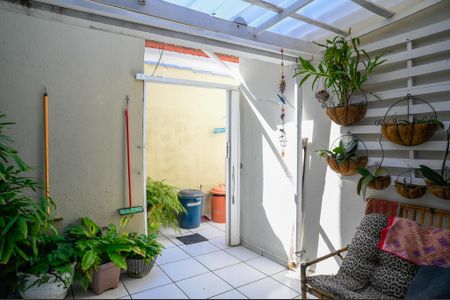 Casa à venda com 175m², 3 quartos e 2 vagas Casa à venda com 175m², 3 quartos e 2 vagasQuintal
