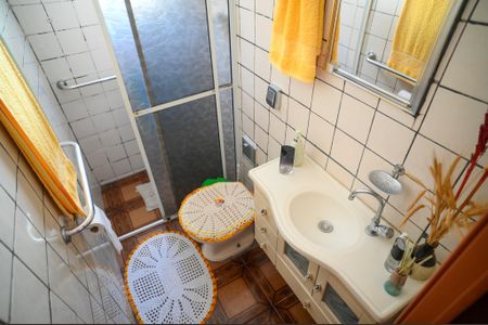 Casa à venda com 175m², 3 quartos e 2 vagas Casa à venda com 175m², 3 quartos e 2 vagasEdícula - Banheiro