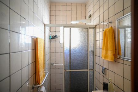 Casa à venda com 175m², 3 quartos e 2 vagas Casa à venda com 175m², 3 quartos e 2 vagasEdícula - Banheiro