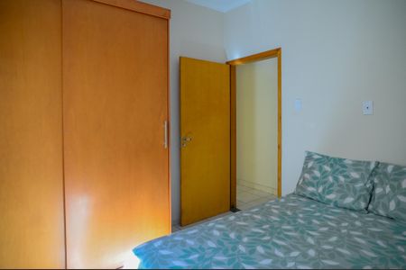 Casa à venda com 175m², 3 quartos e 2 vagas Casa à venda com 175m², 3 quartos e 2 vagasQuarto 2