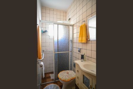 Casa à venda com 175m², 3 quartos e 2 vagas Casa à venda com 175m², 3 quartos e 2 vagasEdícula - Banheiro