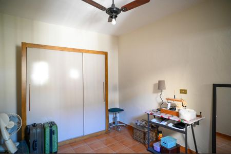 Casa à venda com 175m², 3 quartos e 2 vagas Casa à venda com 175m², 3 quartos e 2 vagasEdícula - Quarto