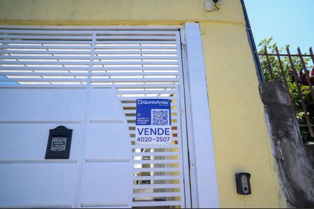 Casa à venda com 175m², 3 quartos e 2 vagas Casa à venda com 175m², 3 quartos e 2 vagasFachada