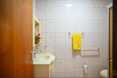 Casa à venda com 175m², 3 quartos e 2 vagas Casa à venda com 175m², 3 quartos e 2 vagasBanheiro Social