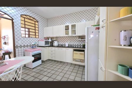 Casa à venda com 447m², 5 quartos e 4 vagas