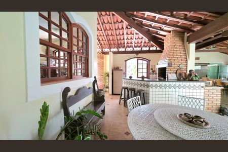 Casa à venda com 447m², 5 quartos e 4 vagas