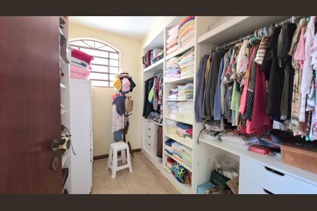 Casa à venda com 447m², 5 quartos e 4 vagas