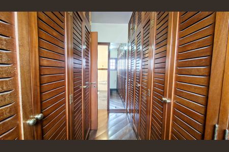 Casa à venda com 483m², 5 quartos e 5 vagas
