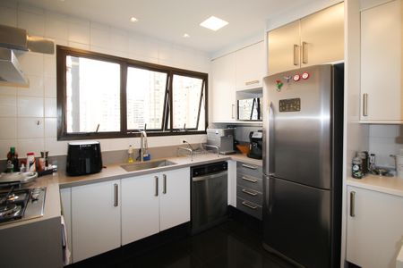 Apartamento à venda com 150m², 2 quartos e 2 vagasCozinha