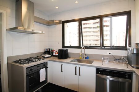 Apartamento à venda com 150m², 2 quartos e 2 vagasCozinha