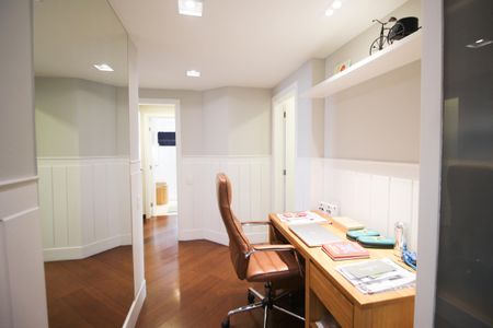 Apartamento à venda com 150m², 2 quartos e 2 vagasCorredor