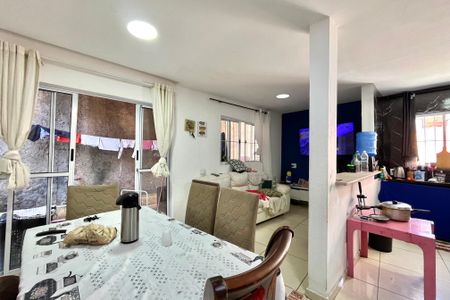 Casa à venda com 110m², 4 quartos e 2 vagas Casa à venda com 110m², 4 quartos e 2 vagasSala 2