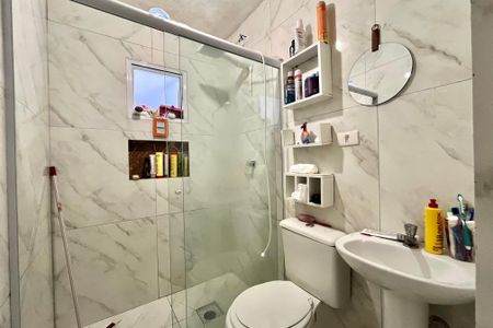 Casa à venda com 110m², 4 quartos e 2 vagas Casa à venda com 110m², 4 quartos e 2 vagasBanheiro 2