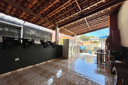 Casa à venda com 110m², 4 quartos e 2 vagas Casa à venda com 110m², 4 quartos e 2 vagasChurrasqueira