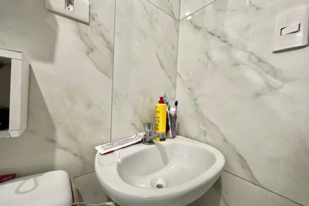 Casa à venda com 110m², 4 quartos e 2 vagas Casa à venda com 110m², 4 quartos e 2 vagasBanheiro 2