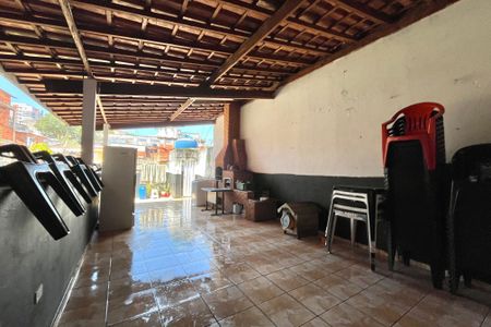 Casa à venda com 110m², 4 quartos e 2 vagas Casa à venda com 110m², 4 quartos e 2 vagasChurrasqueira