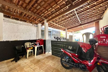 Casa à venda com 110m², 4 quartos e 2 vagas Casa à venda com 110m², 4 quartos e 2 vagasChurrasqueira