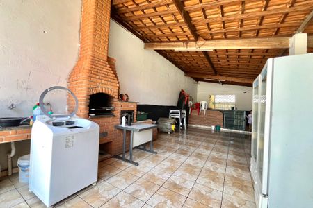 Casa à venda com 110m², 4 quartos e 2 vagas Casa à venda com 110m², 4 quartos e 2 vagasChurrasqueira