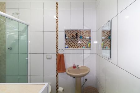 Casa à venda com 216m², 2 quartos e 2 vagasBanheiro da Suíte