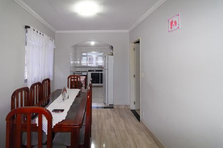 Casa à venda com 216m², 2 quartos e 2 vagasSala
