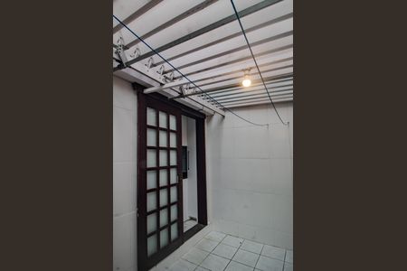 Casa de condomínio à venda com 56m², 2 quartos e 1 vagaArea de serviço