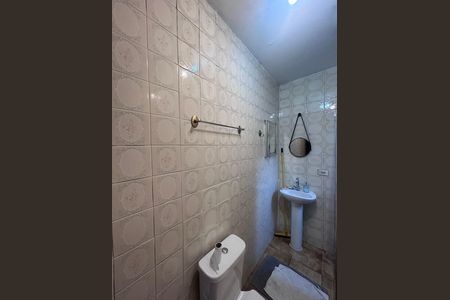 Casa para alugar com 225m², 4 quartos e 3 vagas Casa para alugar com 225m², 4 quartos e 3 vagasBanheiro social