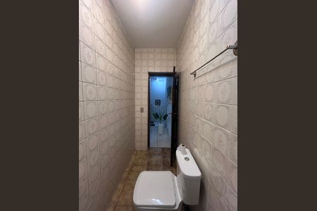 Casa para alugar com 225m², 4 quartos e 3 vagas Casa para alugar com 225m², 4 quartos e 3 vagasBanheiro social