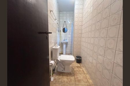 Casa para alugar com 225m², 4 quartos e 3 vagas Casa para alugar com 225m², 4 quartos e 3 vagasBanheiro Social
