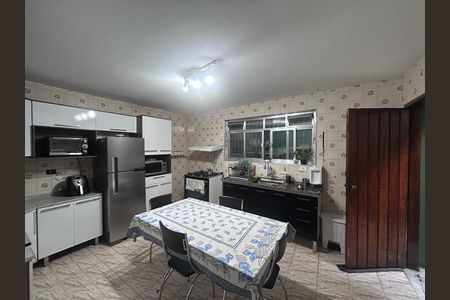 Casa para alugar com 225m², 4 quartos e 3 vagas Casa para alugar com 225m², 4 quartos e 3 vagasCozinha 1