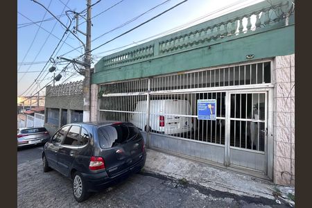 Casa para alugar com 225m², 4 quartos e 3 vagas Casa para alugar com 225m², 4 quartos e 3 vagasFachada