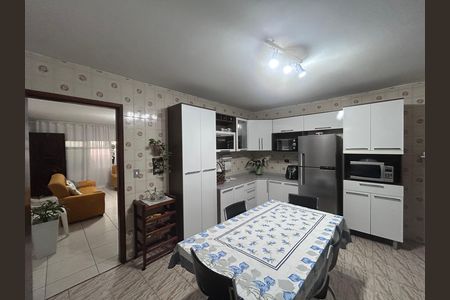 Casa para alugar com 225m², 4 quartos e 3 vagas Casa para alugar com 225m², 4 quartos e 3 vagasCozinha 1