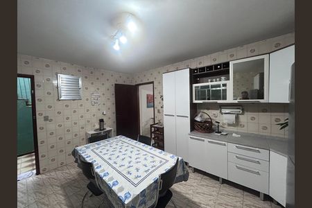 Casa para alugar com 225m², 4 quartos e 3 vagas Casa para alugar com 225m², 4 quartos e 3 vagasCozinha 1