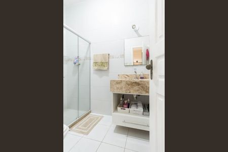 Casa à venda com 200m², 4 quartos e 1 vagaBanheiro 1