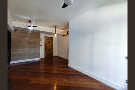 Apartamento à venda com 97m², 2 quartos e 1 vaga Apartamento à venda com 97m², 2 quartos e 1 vagaSala