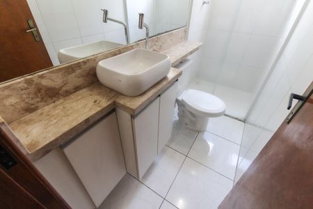 Casa de condomínio para alugar com 55m², 2 quartos e 1 vaga Casa de condomínio para alugar com 55m², 2 quartos e 1 vagaBanheiro