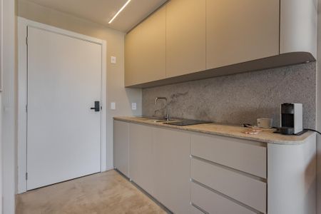 Cozinha de kitnet/studio para alugar com 1 quarto, 25m² em Rio Branco, Porto Alegre