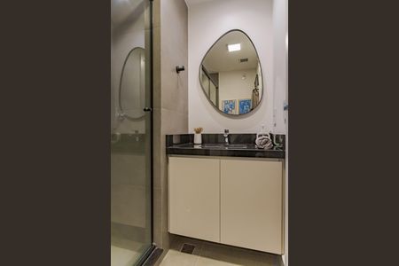 Banheiro de kitnet/studio para alugar com 1 quarto, 25m² em Rio Branco, Porto Alegre