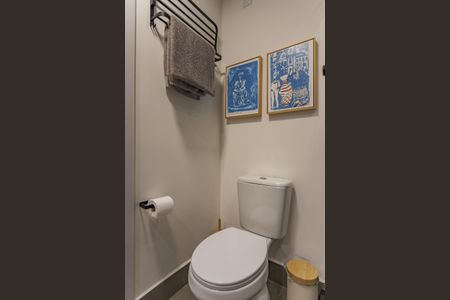 Banheiro de kitnet/studio para alugar com 1 quarto, 25m² em Rio Branco, Porto Alegre