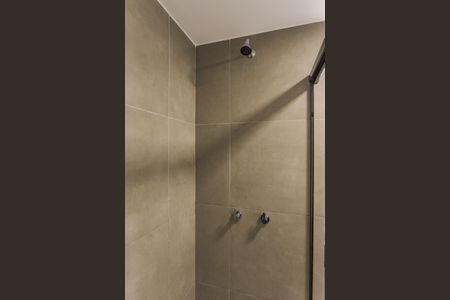 Banheiro de kitnet/studio para alugar com 1 quarto, 25m² em Rio Branco, Porto Alegre