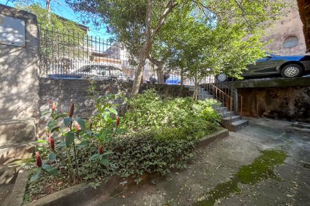 Casa à venda com 200m², 4 quartos e 1 vaga Casa à venda com 200m², 4 quartos e 1 vagaQuintal