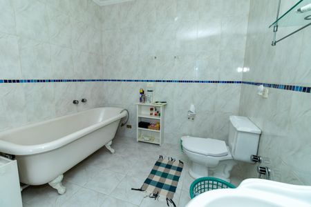 Casa à venda com 450m², 3 quartos e 5 vagasBanheiro da Suíte