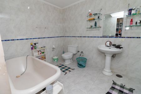 Casa à venda com 450m², 3 quartos e 5 vagasBanheiro da Suíte