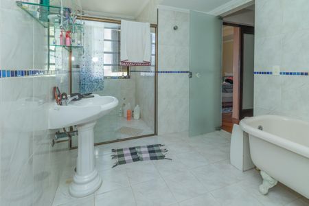 Casa à venda com 450m², 3 quartos e 5 vagasBanheiro da Suíte