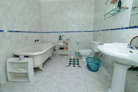 Casa à venda com 450m², 3 quartos e 5 vagasBanheiro da Suíte