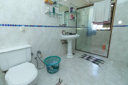 Casa à venda com 450m², 3 quartos e 5 vagasBanheiro da Suíte