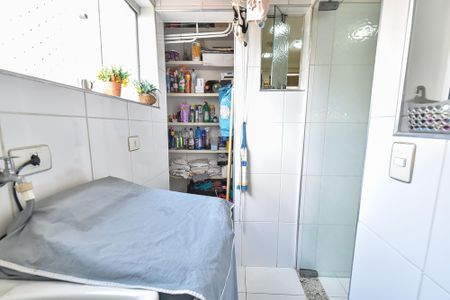 Apartamento à venda com 68m², 3 quartos e 1 vagaÁrea de serviço