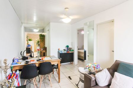 Sala de casa de condomínio à venda com 2 quartos, 83m² em Mato Grande, Canoas