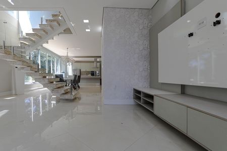 Casa para alugar com 360m², 3 quartos e 5 vagas Casa para alugar com 360m², 3 quartos e 5 vagasSala